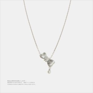 胡蝶の夢と柔らかな囁き デザイナーオリジナル シルバー色・シルバー製・クラヴィクルネックレス