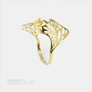 蝶の羽 彫刻された羽 オリジナルデザイン ゴールド色・金メッキ・サイズ 6 の指輪