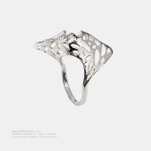 蝶の羽 彫刻された羽 オリジナルデザイン シルバー色・銀製・サイズ 6 の指輪