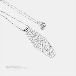 影の彫り 隙間の光 オリジナルデザイン  シルバー色・銀製・長サイズネックレス