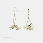 蝶の翼 彫り羽 オリジナルデザイン	ゴールド色・金メッキ・長サイズイヤリング - 画像 (2)